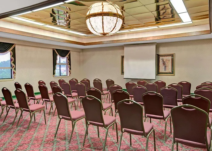 Days Inn & Suites By Wyndham Hickory